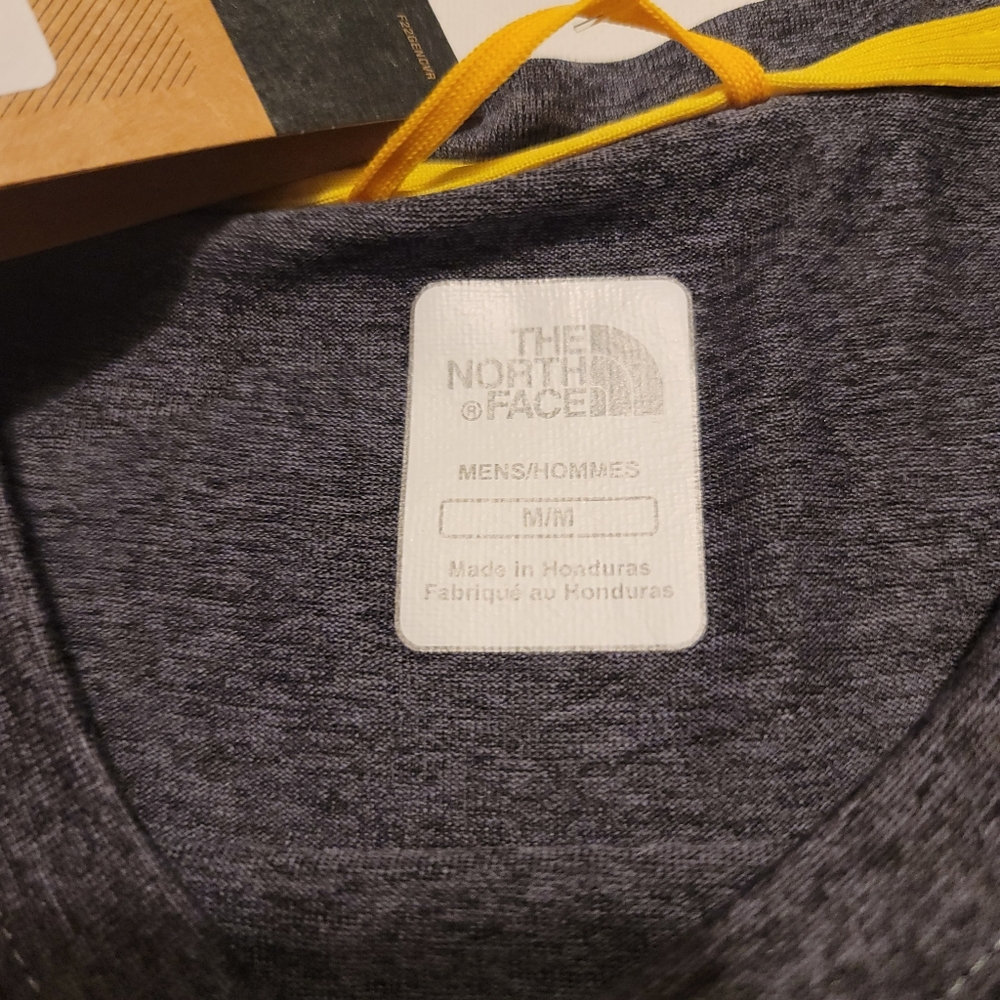 The North Face Men's T-shirt - Picture 7 of 7